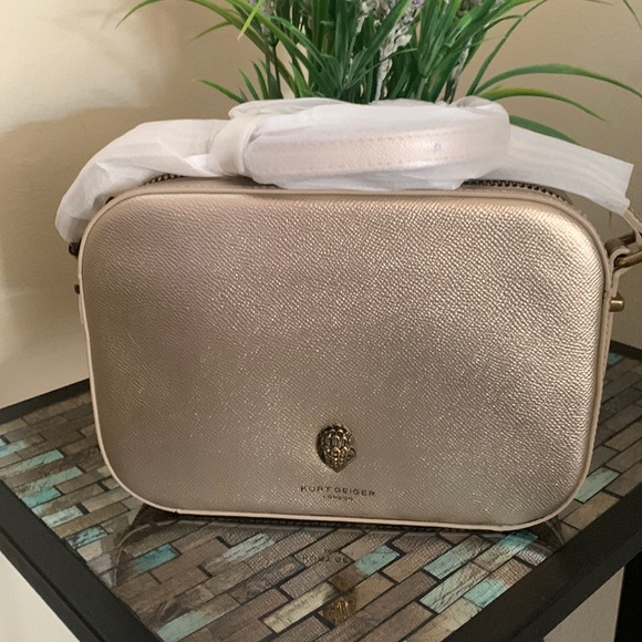 Kurt Geiger London Richmond Crossbody Bag
Kurt Geiger London - Picture 4 of 13